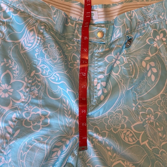 Izod Golf Flower Patterned Capris - Size 12 - Picture 9 of 14